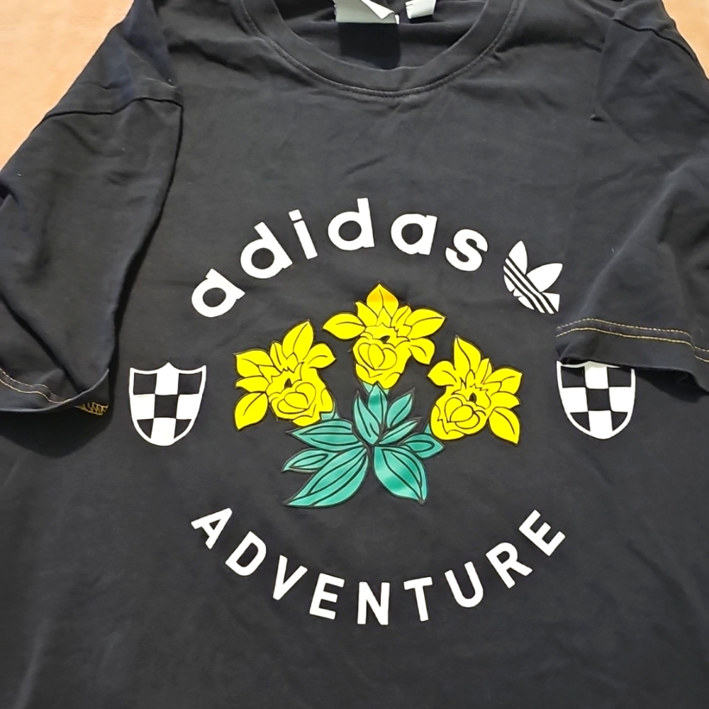 Size M Adidas T Sirt!